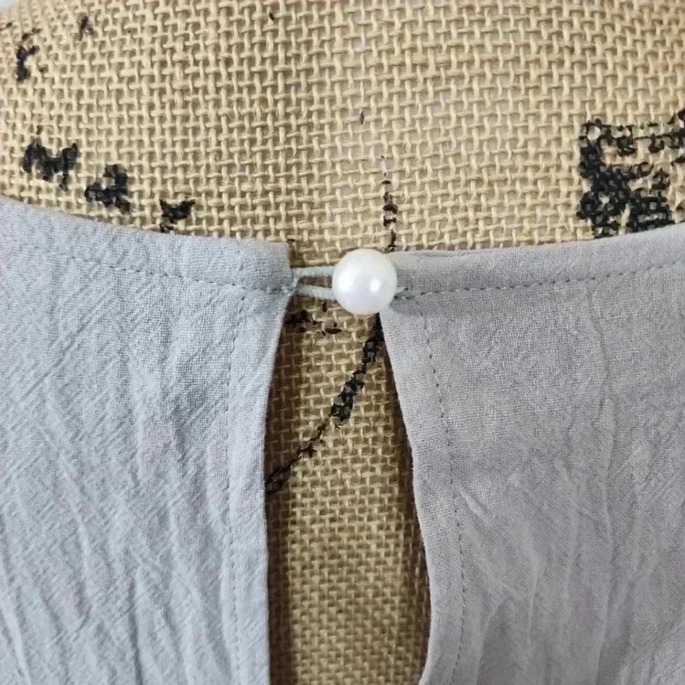 - Tiered top. Size Medium - Picture 4 of 8
